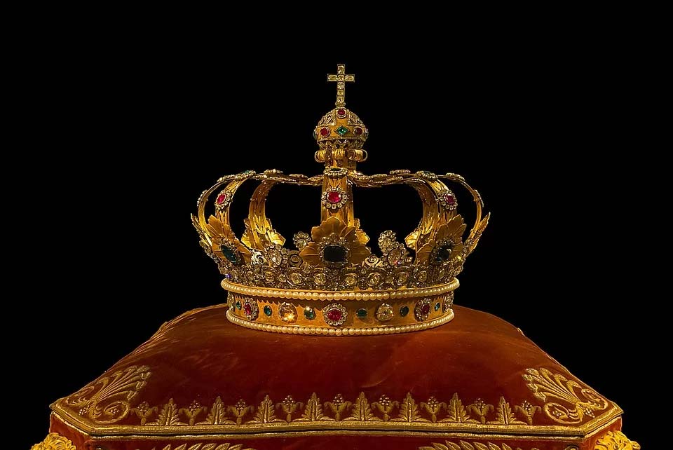 Read more about the article Thrones And Crowns